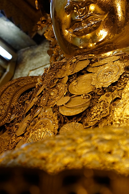 Mandalay-Bouddha Mahamuni-070